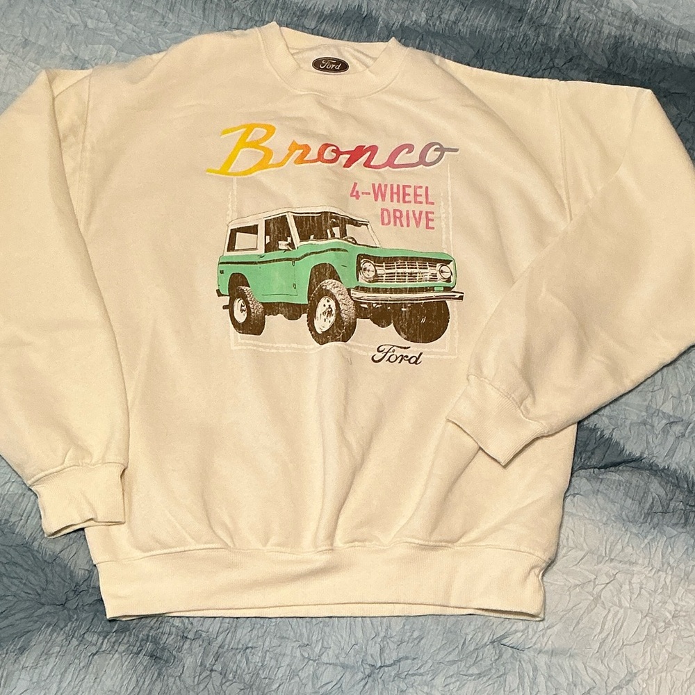 120. Ford Bronco cream  Sweatshirt with Graphic